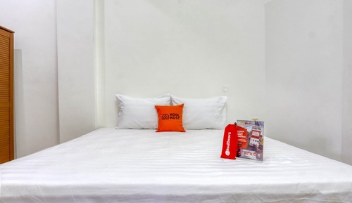 Double Room (RedDoorz)
