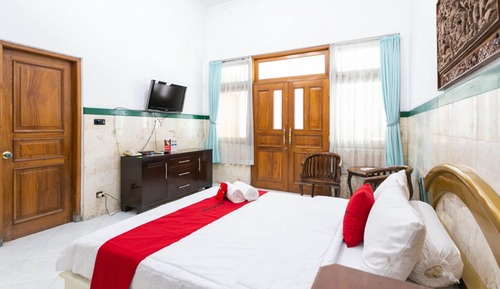 Double Room (RedDoorz)