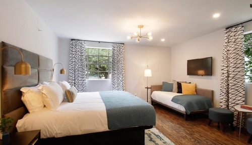 King Room With Twin Bed Room 201