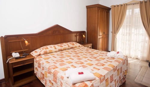 Suite, Garden Area