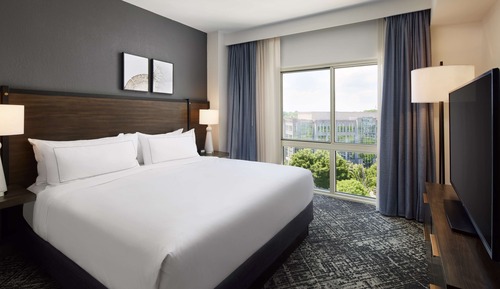 Executive Room, 1 King Bed, Accessible, Bathtub