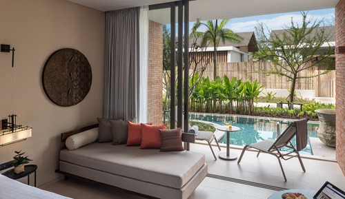 Deluxe Room, 1 King Bed, Pool Access