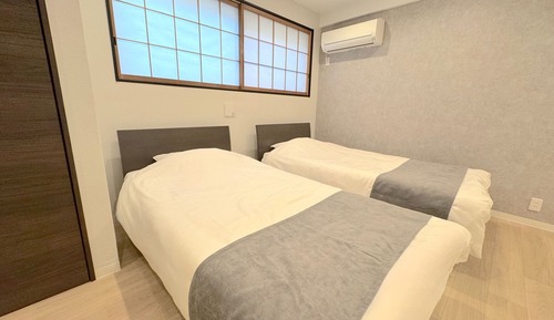 [Max 10 guest] 3LDK 70sqm 6beds, 5 min to nearby station (Shinjuku East 202)