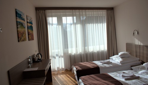 Classic Double or Twin Room, 1 Bedroom, Pool Access, Mountain View