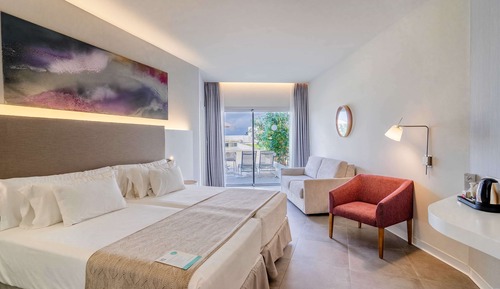 Deluxe Room (Side Sea View)