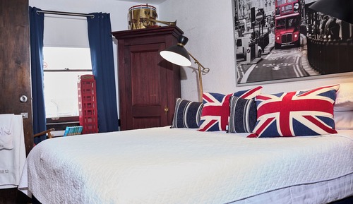 Colonel's Suite