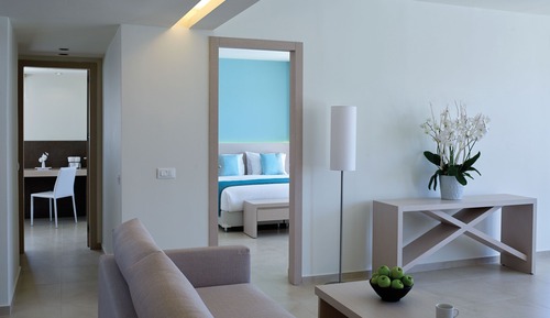 One Bedroom Suite, Garden View, with Sharing Pool