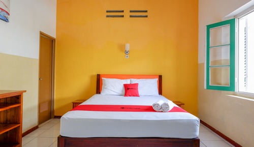 Deluxe Room (Reddoorz)