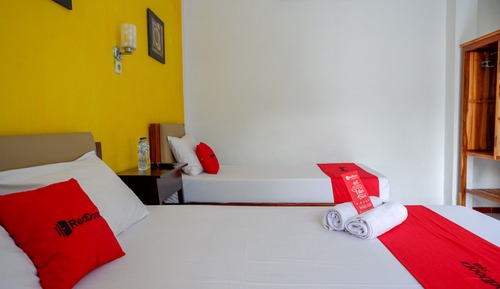 Family Room (Reddoorz)