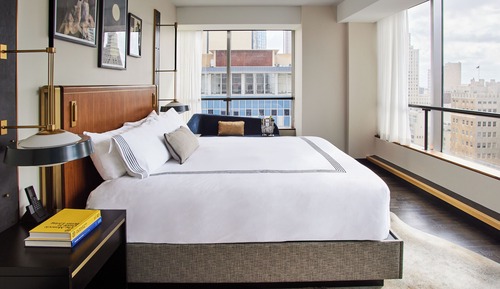 Deluxe Suite, Corner