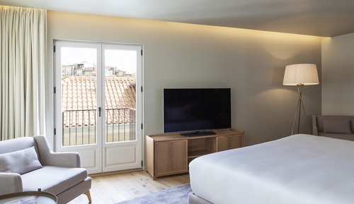 Premium Room, 1 King Bed, Balcony (Cathedral View)