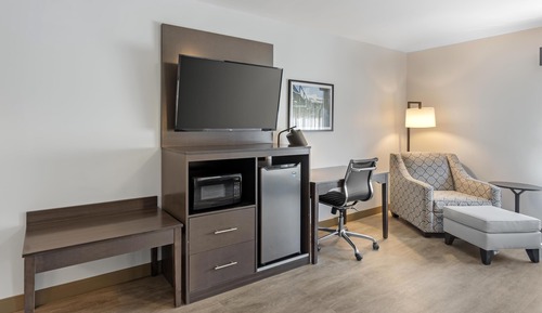 Standard Room, 2 Queen Beds, Accessible Tub, Refrigerator & Microwave