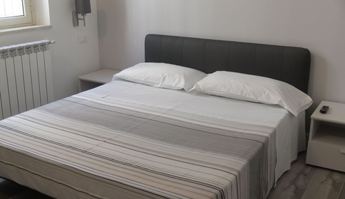 Economy Double Room, Courtyard View (Nèos)