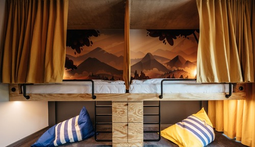 Four - Bed Room Friends