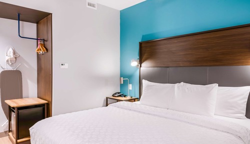 Room, 1 King Bed, Accessible (Hearing)