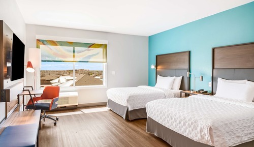 Room, 2 Queen Beds, Accessible (Roll-In Shower)