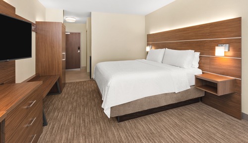 Suite, 1 King Bed, Accessible (Mobility, Roll-In Shower)