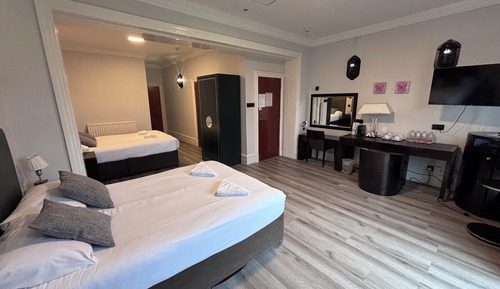 Classic Quadruple Room