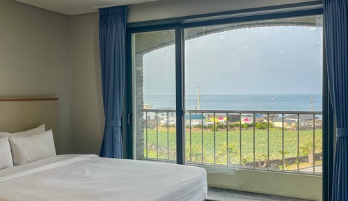 Stay - Condo type: Deluxe Twin Room, Partial Ocean View