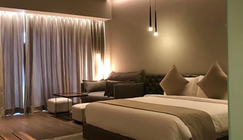 Deluxe Room, Lake View