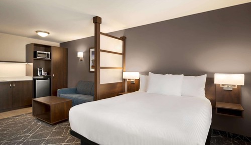 Business Room, 1 Queen Bed, Non Smoking