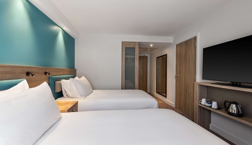 Family Room, 1 King Bed, Connecting Rooms