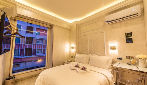 Deluxe Double Room (AC 1)