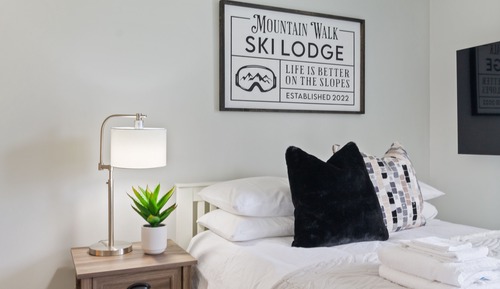 Luxury Condo, 3 Bedrooms (118 Mountain Walk - No Pets Allowed)