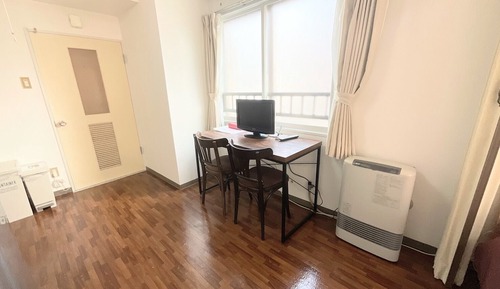 Room 303 Mattress can be used only when used by 3 people