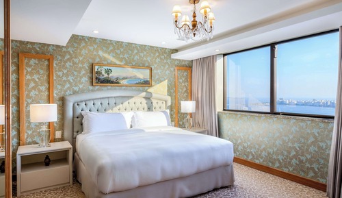 Presidential Suite, Club Lounge Access