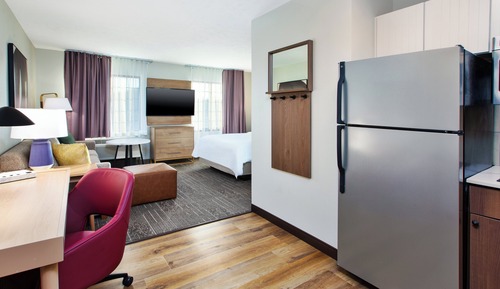 Studio Suite, 1 Queen Bed, Kitchen