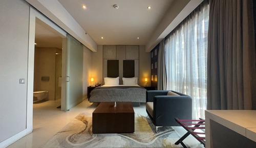 Luxury Room, 1 King Bed, Smoking