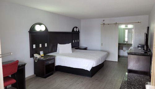 Standard Room, 1 King Bed, Smoking