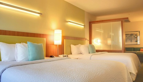 Suite, Multiple Beds (Mobility/Hearing Accessible, Tub)