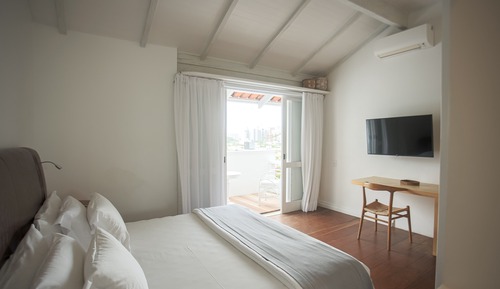 Superior Suite, 1 King Bed, Hot Tub, Garden View