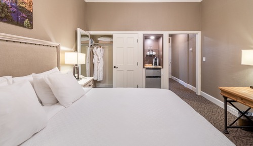 Deluxe Room, 1 King Bed
