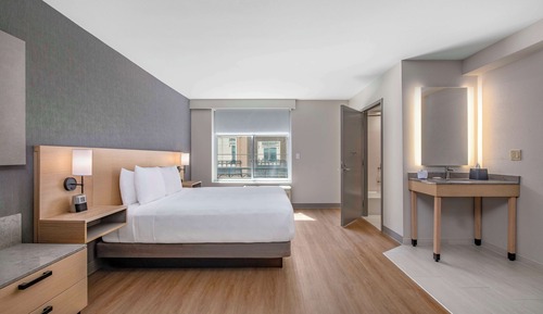 Room, 1 King Bed, Accessible Bathtub (with Sofa Bed)