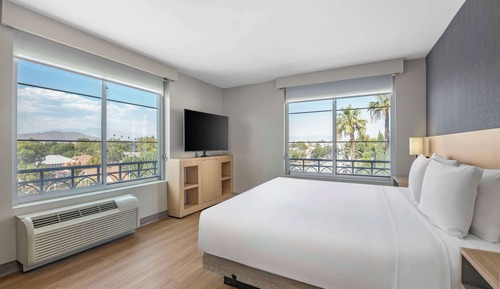 Room, 1 King Bed, Roll-in Shower (Accessible, with Sofa Bed)