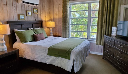 Apartment (Snapper Apartment-2nd Floor-Waterview)