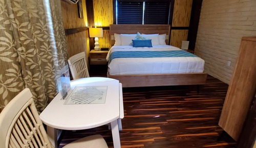 Traditional Room (Tree Tops Guest Room-King Bed-2nd flo)