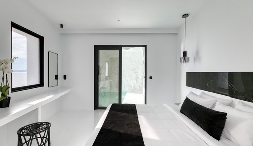 Deluxe Double Room (with private Cave Pool)