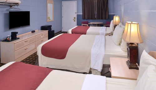 Room, Non Smoking (3 Double Beds)