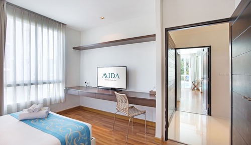 2 Bedrooms Corner Suite Pool Access with Bathtub