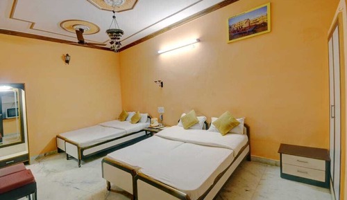 Family Room, Smoking, Ground Floor