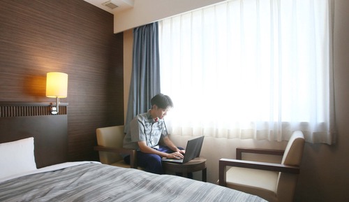 Double Room, Smoking