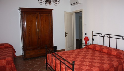 Deluxe Triple Room, Private Bathroom