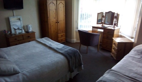 Suite, Ensuite (2 Adults and 1 Child)