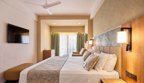 Family Room, 2 Bedrooms (L)