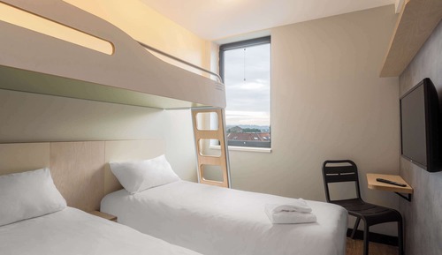 Standard - Room with two single beds and one bunk bed