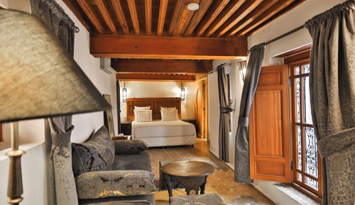 Romantic Room, Mezzanine
